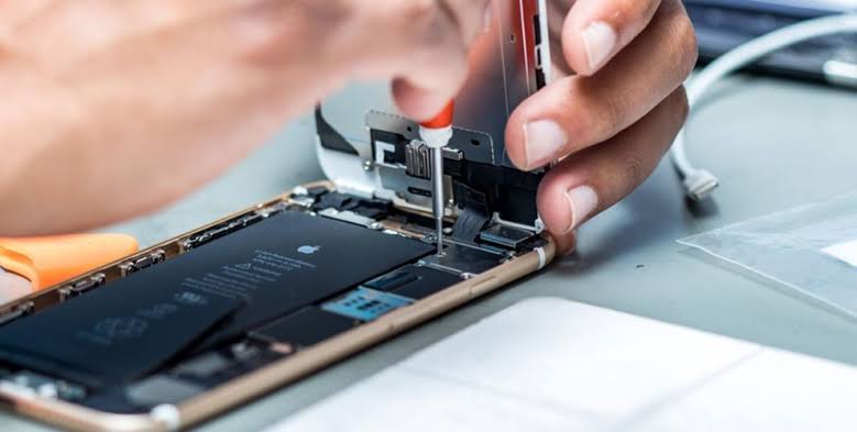 Mobile phone repair center 